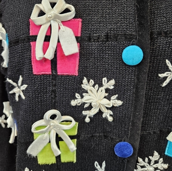 PBJ Sport Black Christmas Present Button Front Cardigan Sweater Size Small J5 - Picture 3 of 8